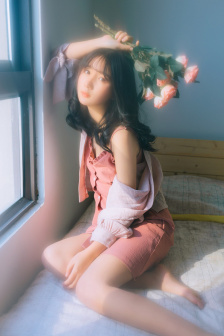 女人尴尬的紧身裤